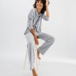 Pyjama deux pièces femme : chemise et pantalon