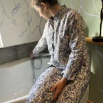 Pyjama femme en 100% coton fait en France. Bleu/Blanc Fleurs Pois et Cie Marques de France