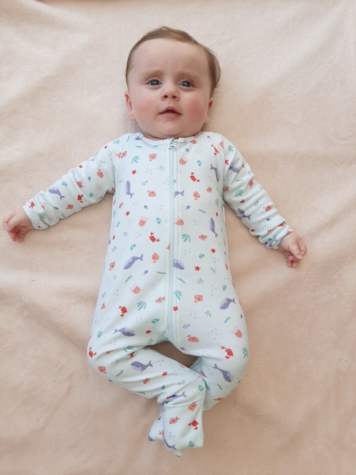 pyjama-bebe-coton-941xdl-1.jpg Pyjama bébé zippé et évolutif Comme un poisson en Coton Bio Vêtements bébés L'atelier d'anaë Slood – Image 1