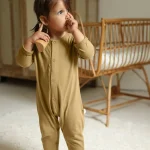 Le pyjama de bébé tout doux et confortable en coton bio