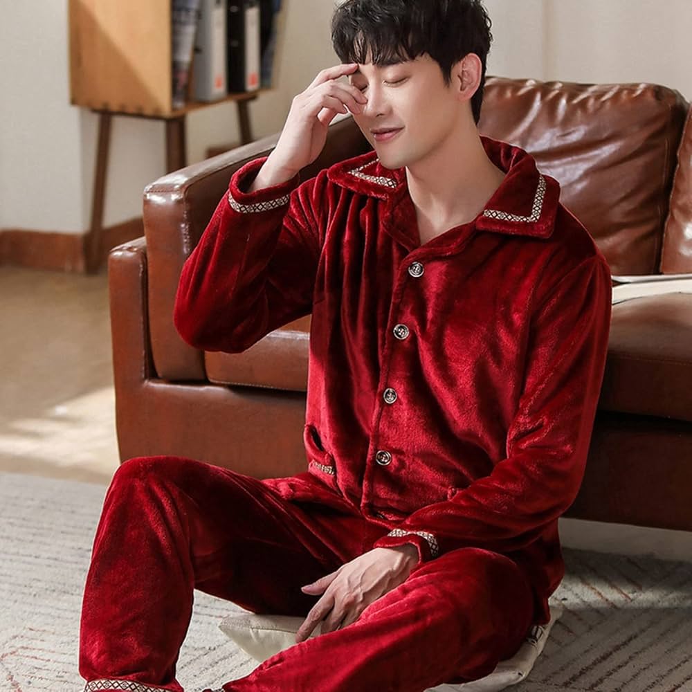 pyjama-chaud-pour-homme-055ezo-1.jpg CWENROU Pyjama d'hiver Homme Ensemble De Pyjamas d'hiver pour Hommes À La Mode, Flanelle Épaissie Revers Rétro Vin Rouge Pyjama Chaud À Manches Longues Pantalon Doux Vêtements De Maison Décontract : – Image 1