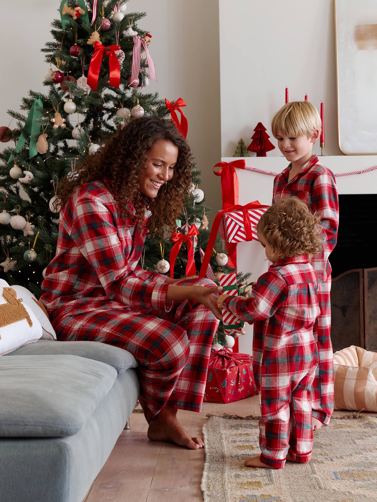 pyjama-de-noel-femme-387rfy.jpg Pyjama femme flanelle noël capsule famille carreaux rouge, Vêtements de grossesse – Image 1