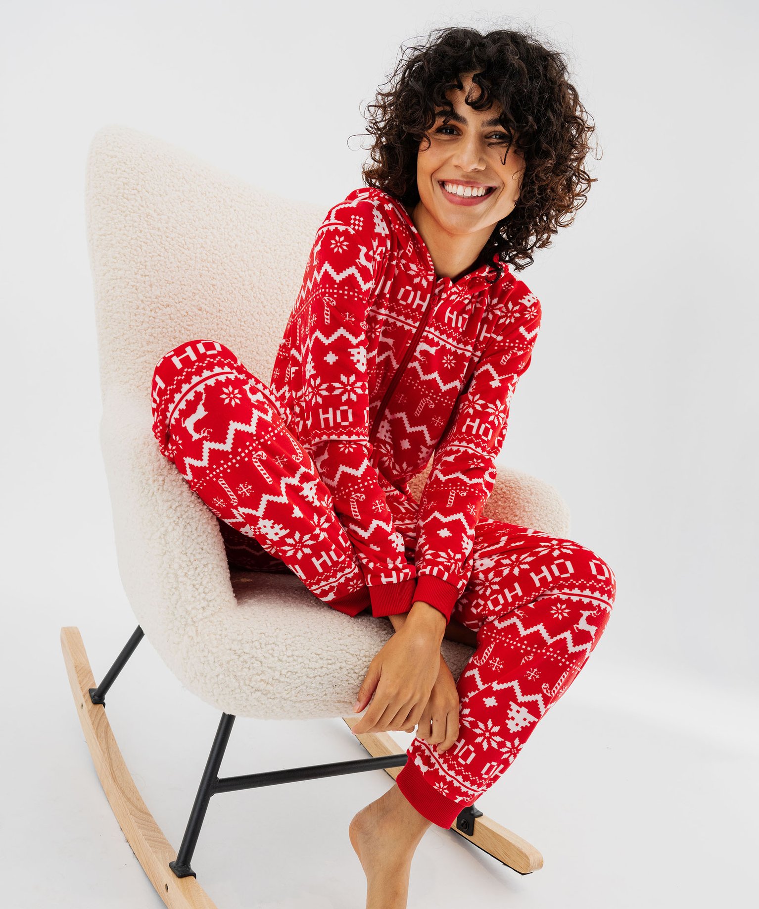 pyjama-de-noel-femme-446igb.jpg Combinaison pyjama de Noël en velours à capuche femme rouge | GEMO – Image 1