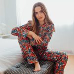 Pyjama long femme pilou100% coton Coupe classique, coloris Nuit fleurie