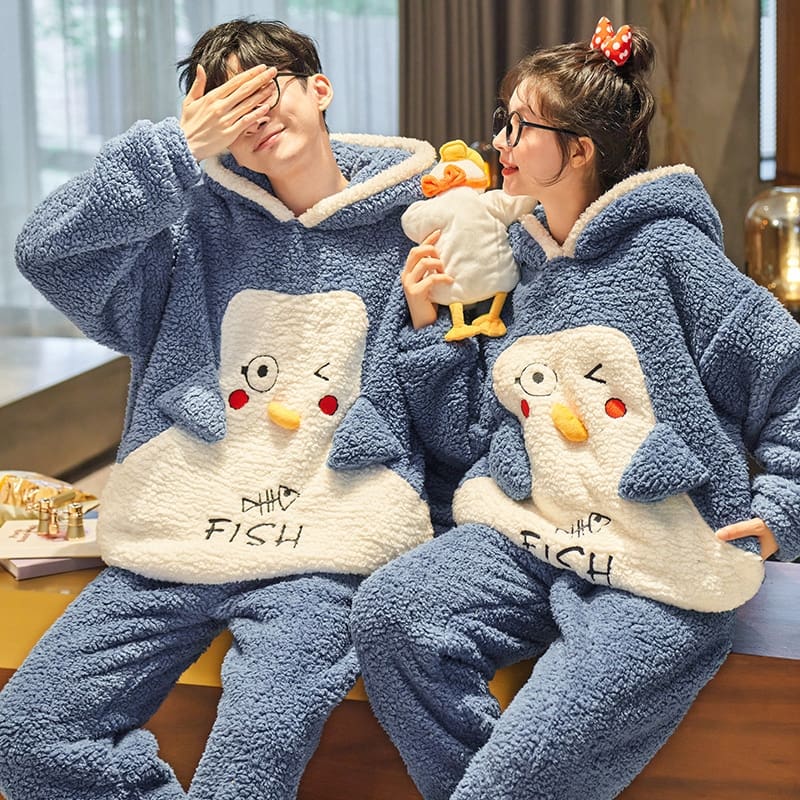 pyjama-en-polaire-847izu-1.jpg Pyjama polaire et drôle pour couple | Pyjama Pilou – Image 1