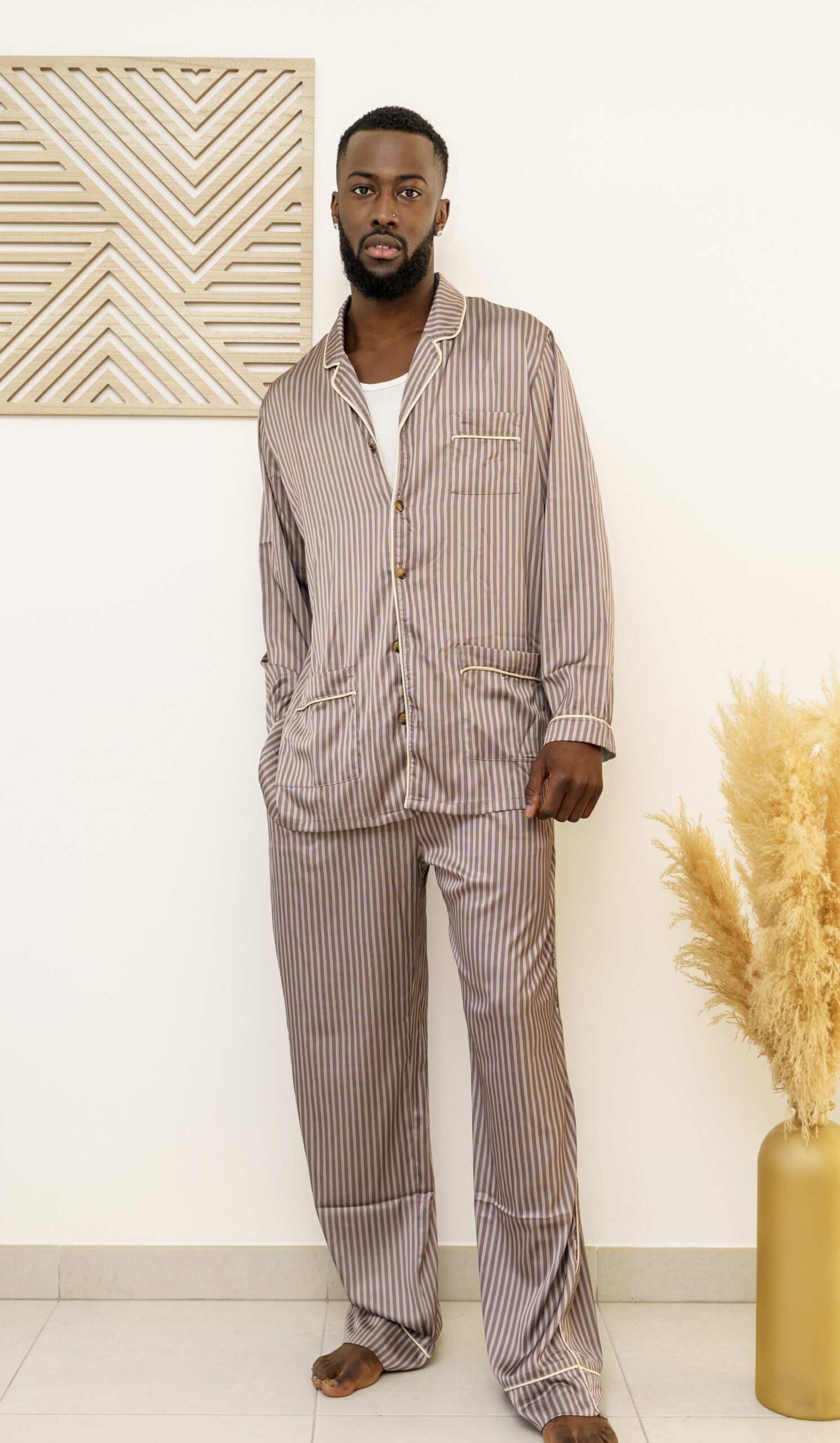 pyjama-en-satin-homme-090ltw-1.jpg Pyjama en satin Moka homme – Tia's cap – Image 1