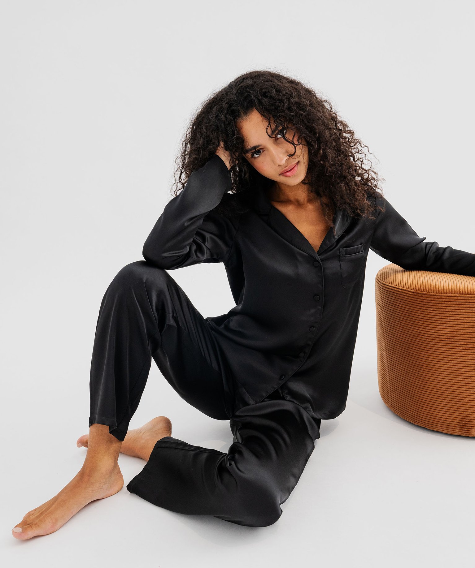 pyjama-en-satin-pour-femme-396tne-1.jpg Pyjama 2 pièces en satin femme noir | GEMO – Image 1