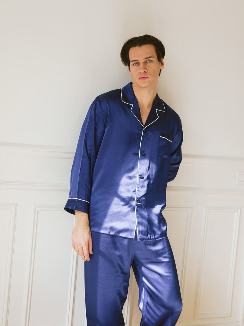 pyjama-en-soie-homme-957vco-1.jpg CLASSIQUE Chemise de pyjama Homme en soie bleue 19 mommes – Image 1