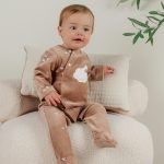 Pyjama bébé en velours marron avec broderie mouton