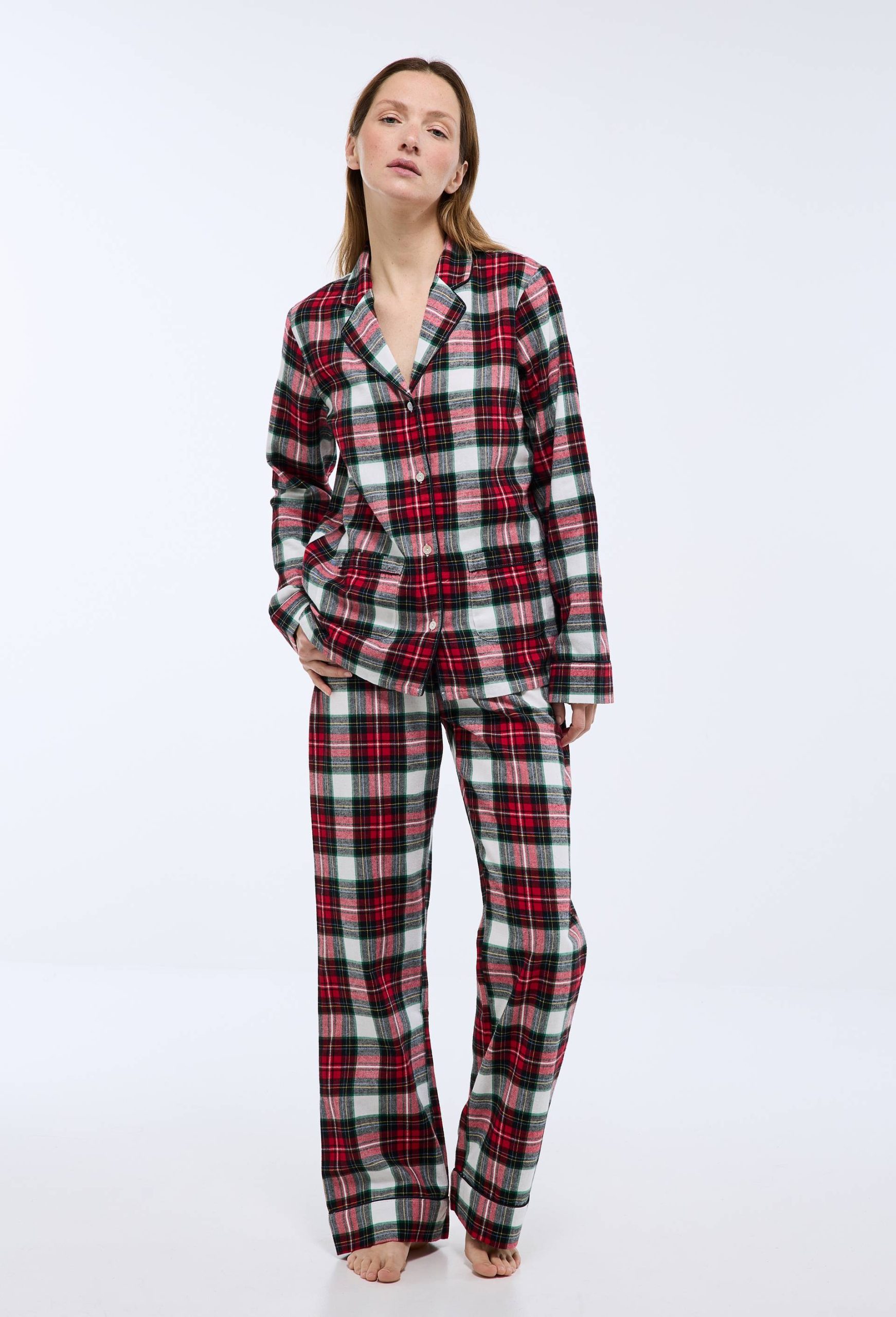 pyjama-femme-carreaux-858hna-1.jpg Pyjama col tailleur à carreaux en flanelle 100% coton BIO GOTS ROUGE pour femme MONOPRIX – Image 1
