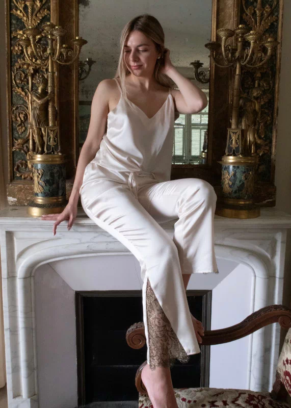 pyjama-femme-en-soie-016qay.webp Pantalon de Pyjama 100% Soie – Narcisse – Image 1