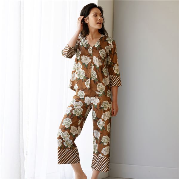pyjama-femme-en-soie-918mgy-1.jpg Pyjama femme satin fleurs japonaises BECQUET CRÉATION | Becquet – Image 1