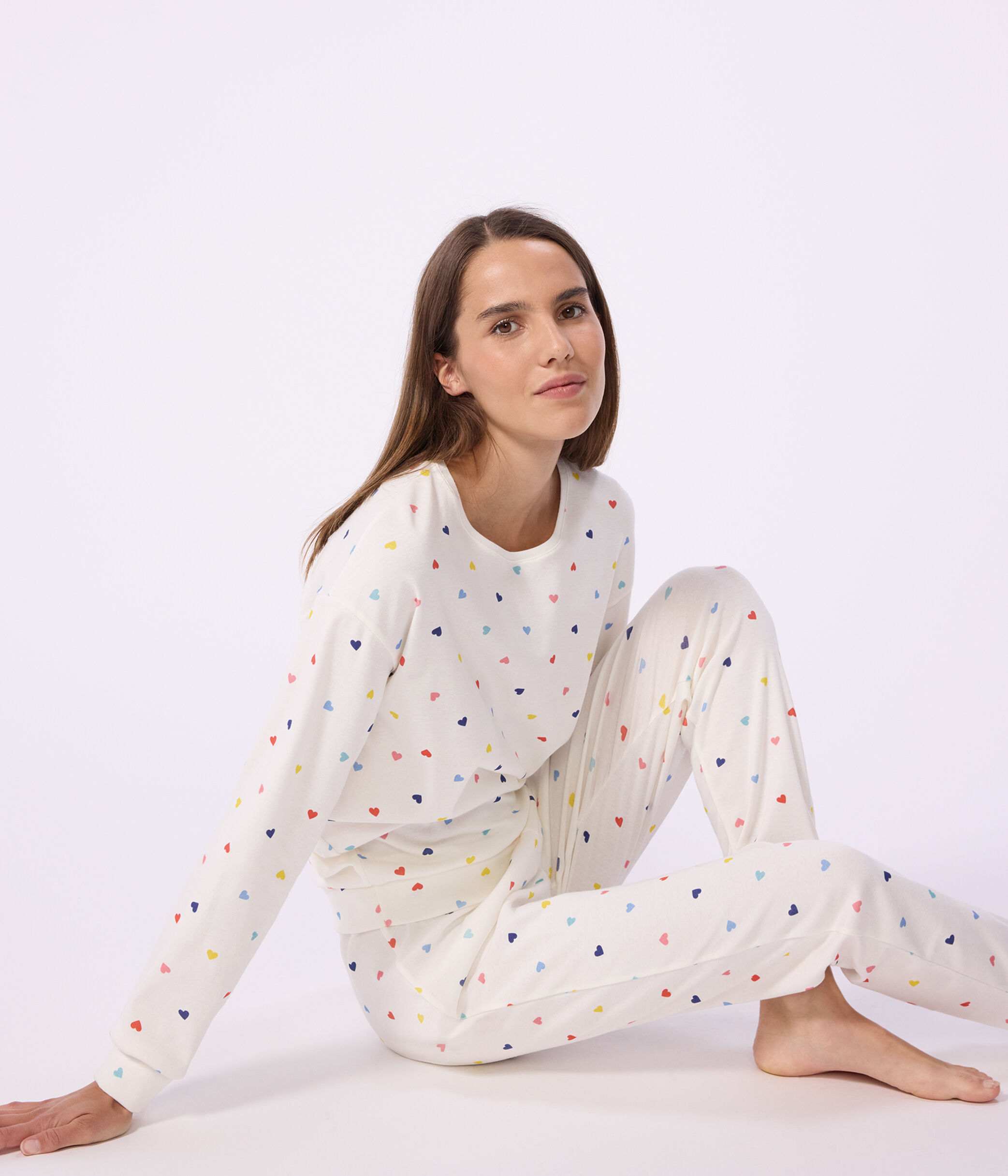 pyjama-femme-petit-bateau-545ixc-1.jpg Pyjama femme en coton et élasthanne imprimé cœurs – Image 1