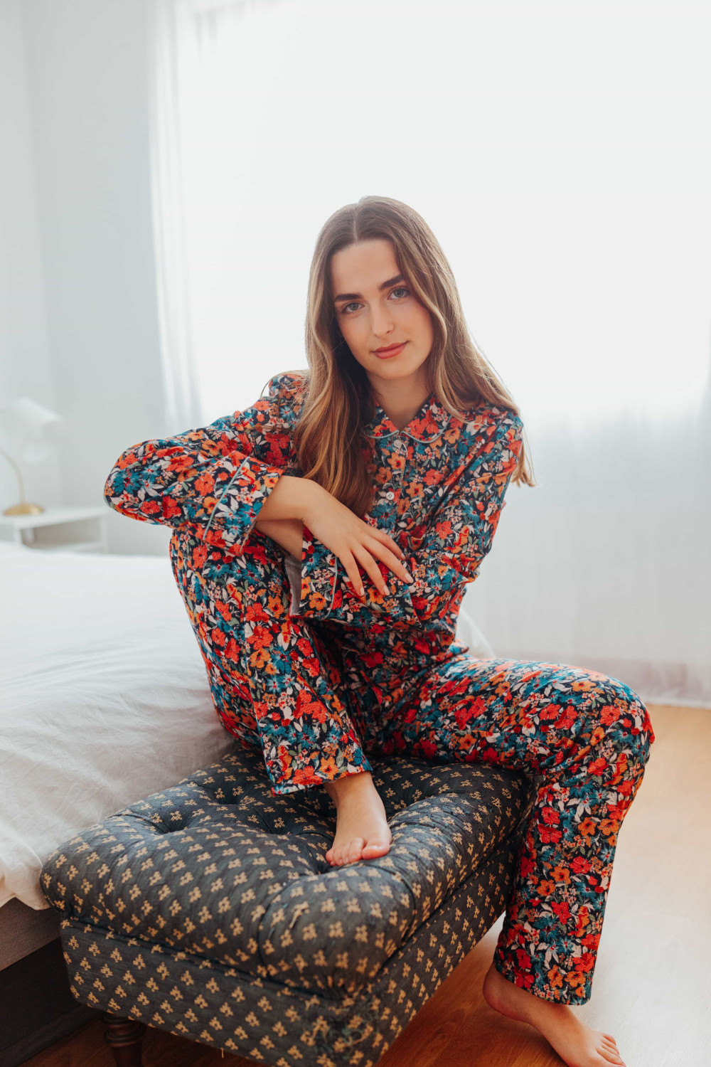 pyjama-femme-soldes-930jyl-1.jpg Pyjama long femme pilou100% coton Coupe classique, coloris Nuit fleurie – Image 1