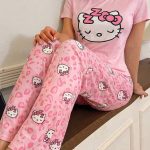 SANRIO 2 pièces Ensemble de pyjama pour femme motif HELLO chat, haut à manches courtes doux et pantalon long, vêtement de détente mignon et confortable | Mode en ligne | SHEIN FRANCE