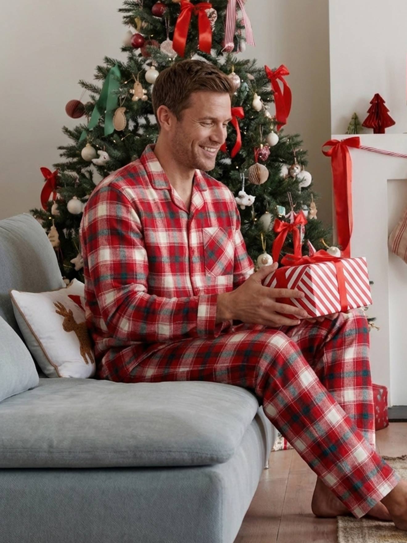 pyjama-homme-en-flanelle-145psw-1.jpg Pyjama homme flanelle noël capsule famille carreaux rouge, Vêtements de grossesse – Image 1