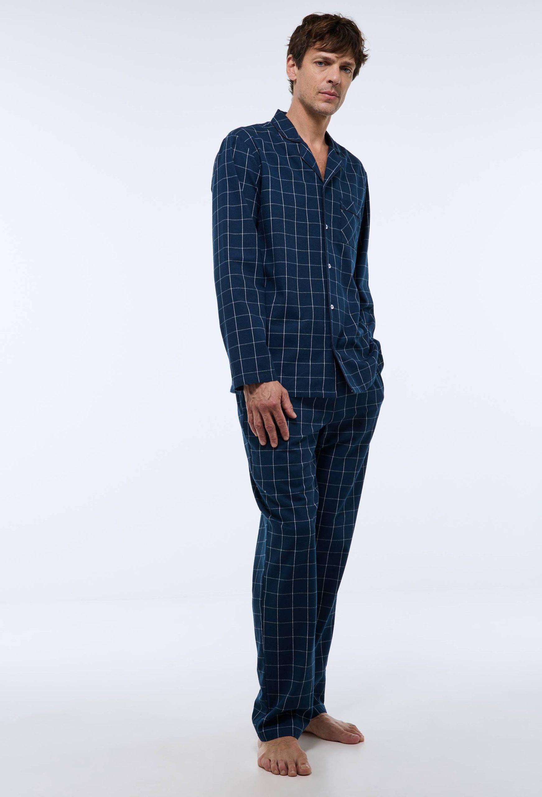 pyjama-homme-monoprix-529pso-1.jpg Pyjama manches longues et pantalon en flanelle de coton BIO GOTS BLEU FONCE pour homme MONOPRIX – Image 1