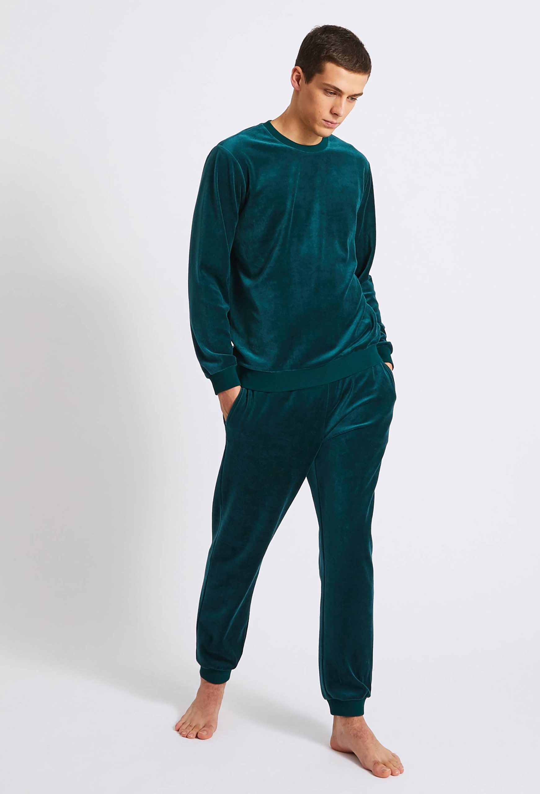 pyjama-homme-monoprix-562uhi-1.jpg Ensemble de pyjama en velours VERT FONCE pour homme MONOPRIX HOMME – Image 1