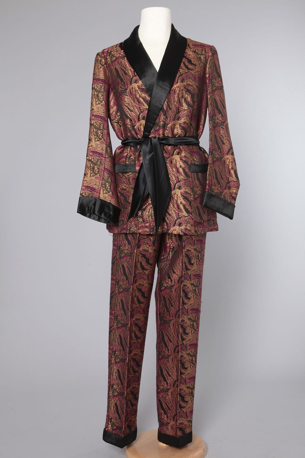 pyjama-homme-satin-599anl-1.jpg Pyjama d'homme en satin jacquard Chez Sarah – Image 1