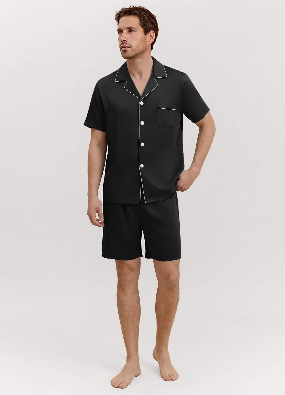pyjama-homme-satin-646ovv-1.jpg Ensemble pyjama homme en satin à manches courtes Robes | Azazie – Image 1