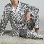 YOUCAI Pyjama Homme Satin Ensemble de Pyjama Homme Soie Hiver Manches Longues Col V Hommes Satin Pyjama Long Boutonné Devant avec Poches,Argenté,L : Amazon.fr: Mode