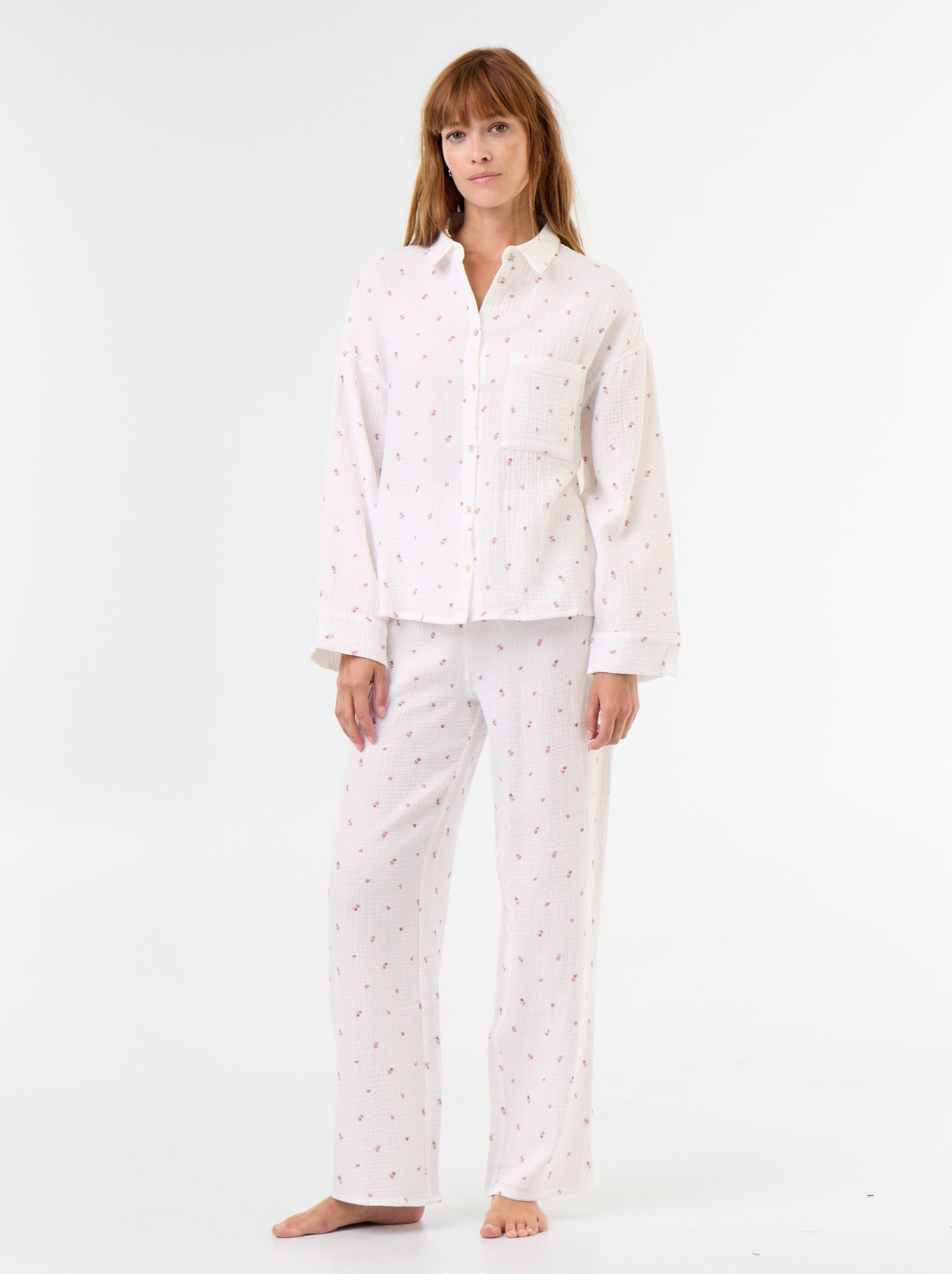 pyjama-kiabi-071vyi-1.jpg Pyjama 2 pièces fleuri en gaze de coton Blanc – Image 1