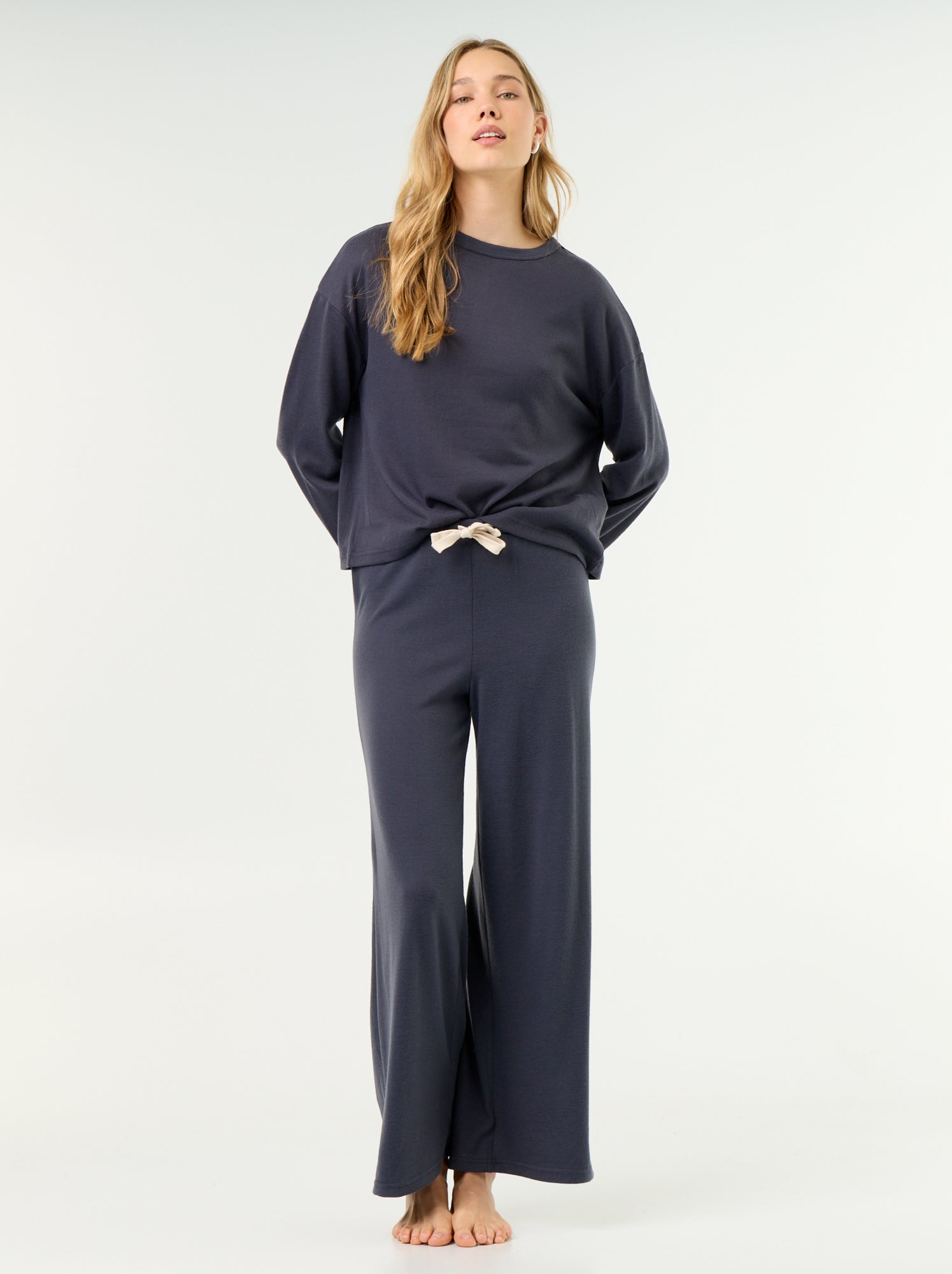 pyjama-kiabi-femme-843ukz-1.jpg Pyjama 2 pièces Sweat + pantalon Bleu – Image 1