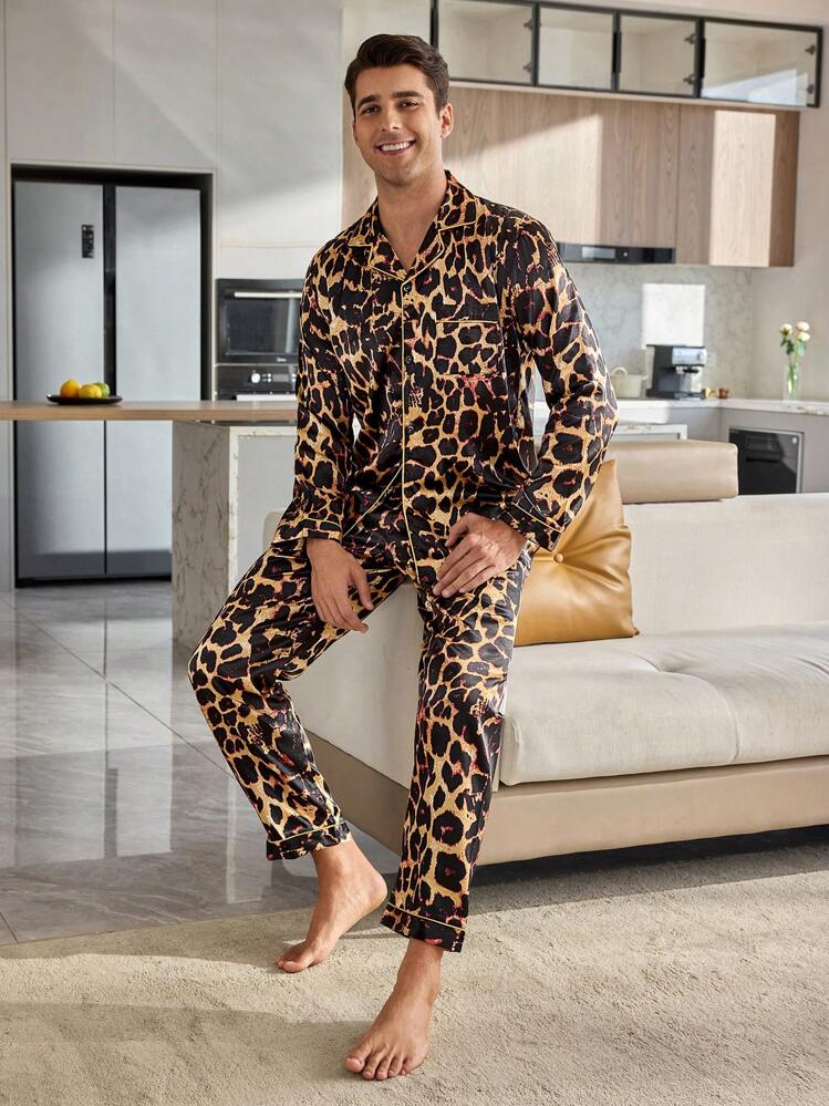 pyjama-leopard-954fse-1.jpg Ensemble pyjama homme Top à manches longues et pantalon long imprimé léopard, vêtements d'automne | Mode en ligne | SHEIN FRANCE – Image 1