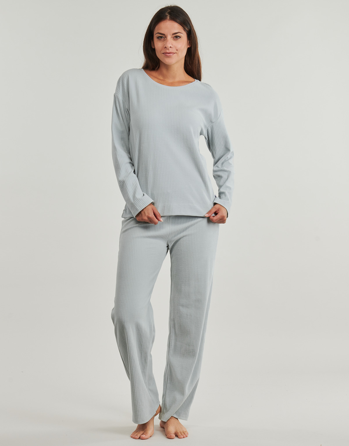 pyjama-petit-bateau-femme-390psa-1.jpg Petit Bateau CLOBY Gris Chaussure pas cher avec Shoes.fr ! Vêtements Ensembles de survêtement Femme 62,99 € – Image 1