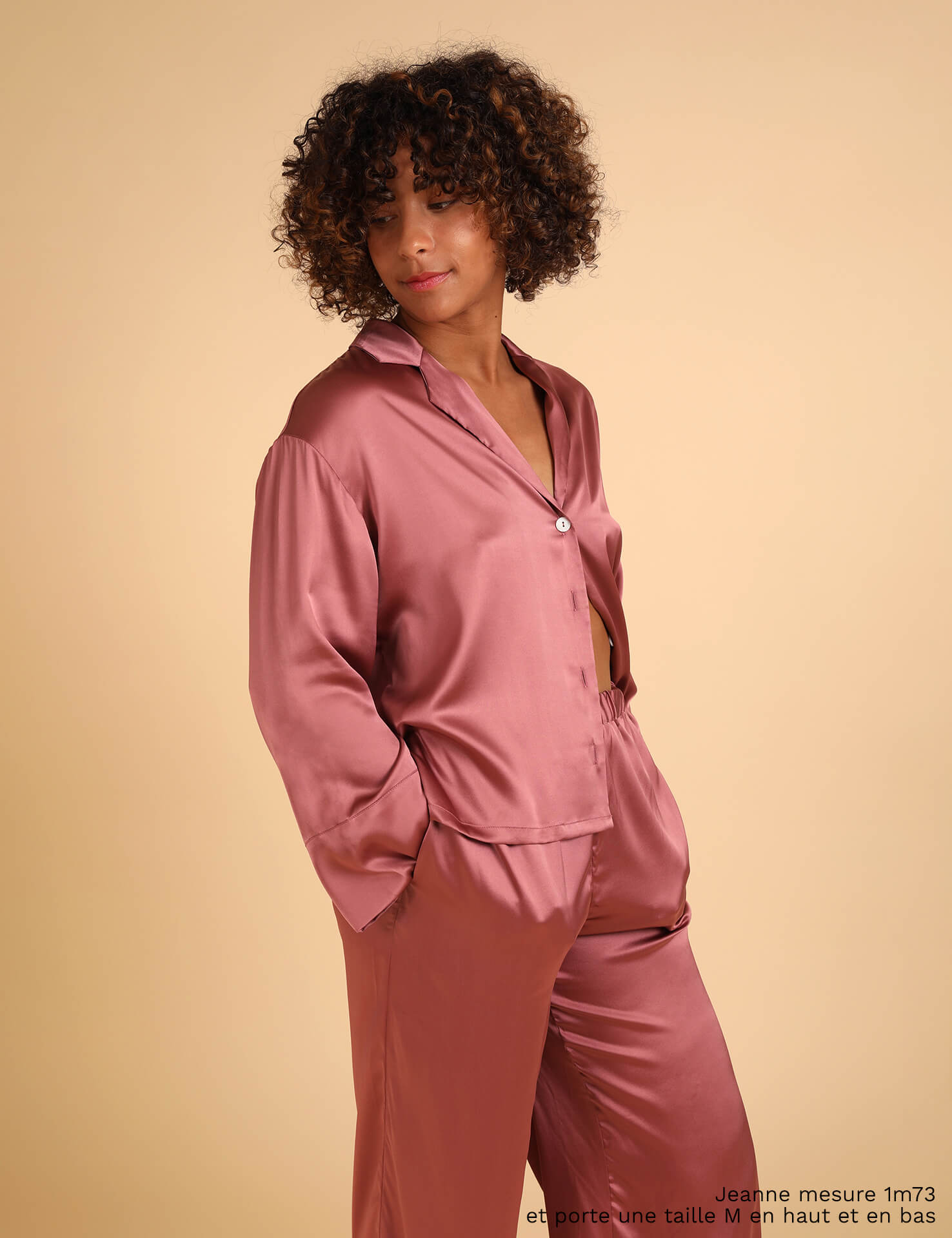 pyjama-rose-077tkp-1.jpg Ensemble de pyjama en soie bio Venus & Gaia – Venus & Gaia® – Image 1