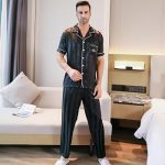 RuanMM Pyjama Homme en Satin Soyeux, Manches Courtes, vêtements de Nuit Classiques, vêtements d'intérieur boutonnés avec Pantalon Long | Rayures Noires M : Amazon.fr: Mode