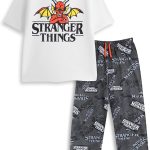 Stranger Things Pyjama Manches Courtes et Jambes Longues pour Homme avec Logo Blanc | Pyjama rétro pour Dormir et se détendre | Motif emblématique de ...