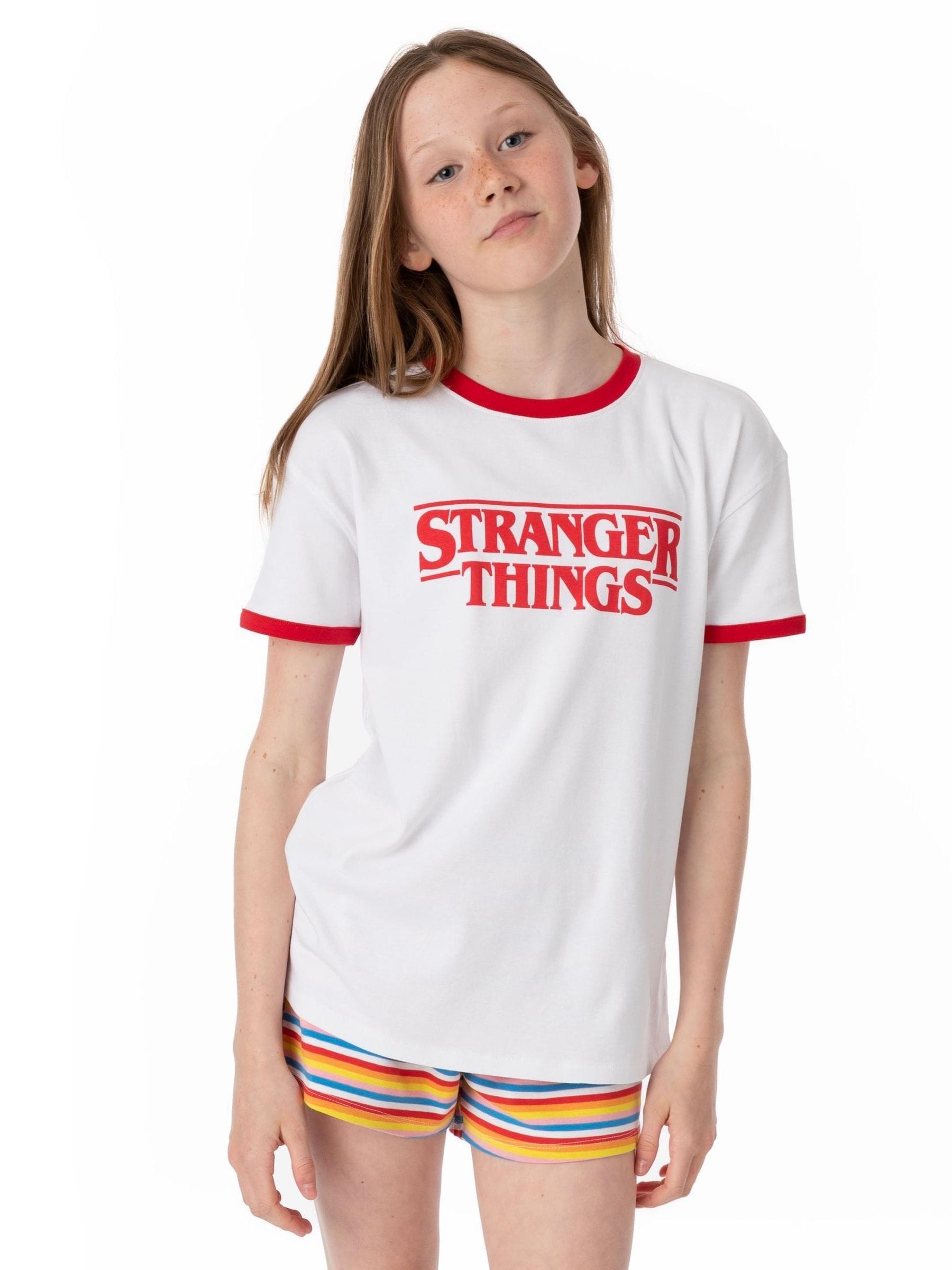 pyjama-stranger-things-912qzc-1.jpg Acheter Pyjama court Vanilla Underground Stranger Things Girls sous licence from Next France – Image 1