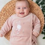 Pyjama Bébé 2 Pièces En Velours Doux – Chaleur Optimale Et Ouverture Facile | Allo Bebe Maroc
